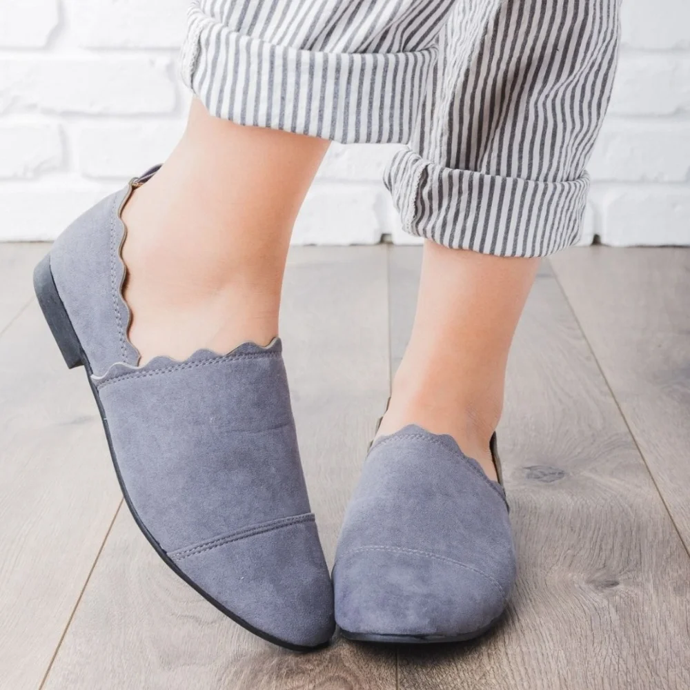 SCALLOPED SLIP-ON - Picture 1 of 3